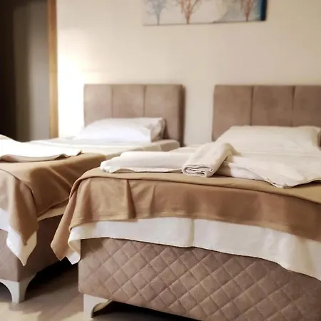 Modern For 6 People In Center