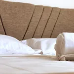 Modern For 6 People In Center *