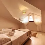 Modern For 6 People In Center شقة *