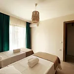 Modern For 6 People In Center شقة *